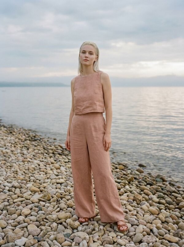 generated-image-caimera-cmlp4br4n00793oqn18segpzy Plakanas priekšpuses Palazzo bikses